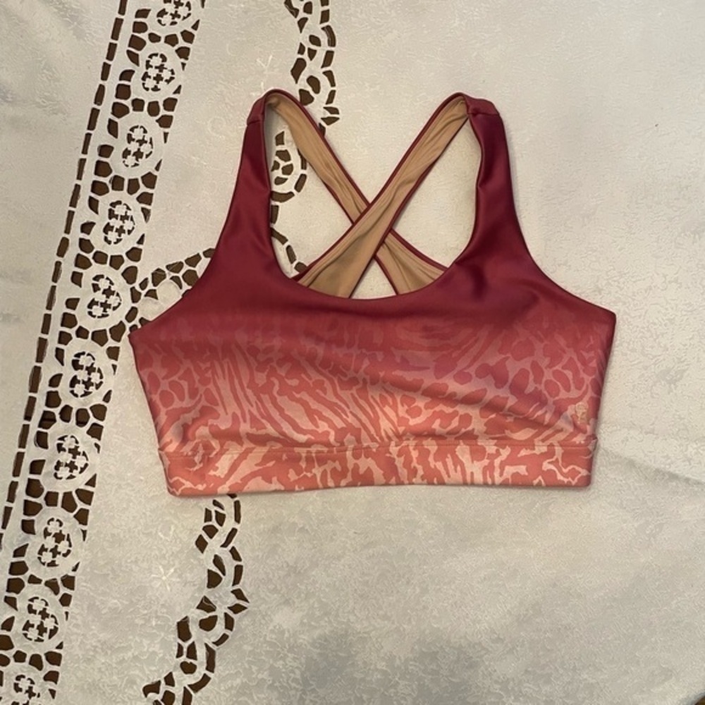 Good American Ombré Cross Over Back Sports Bra - Picture 7 of 15